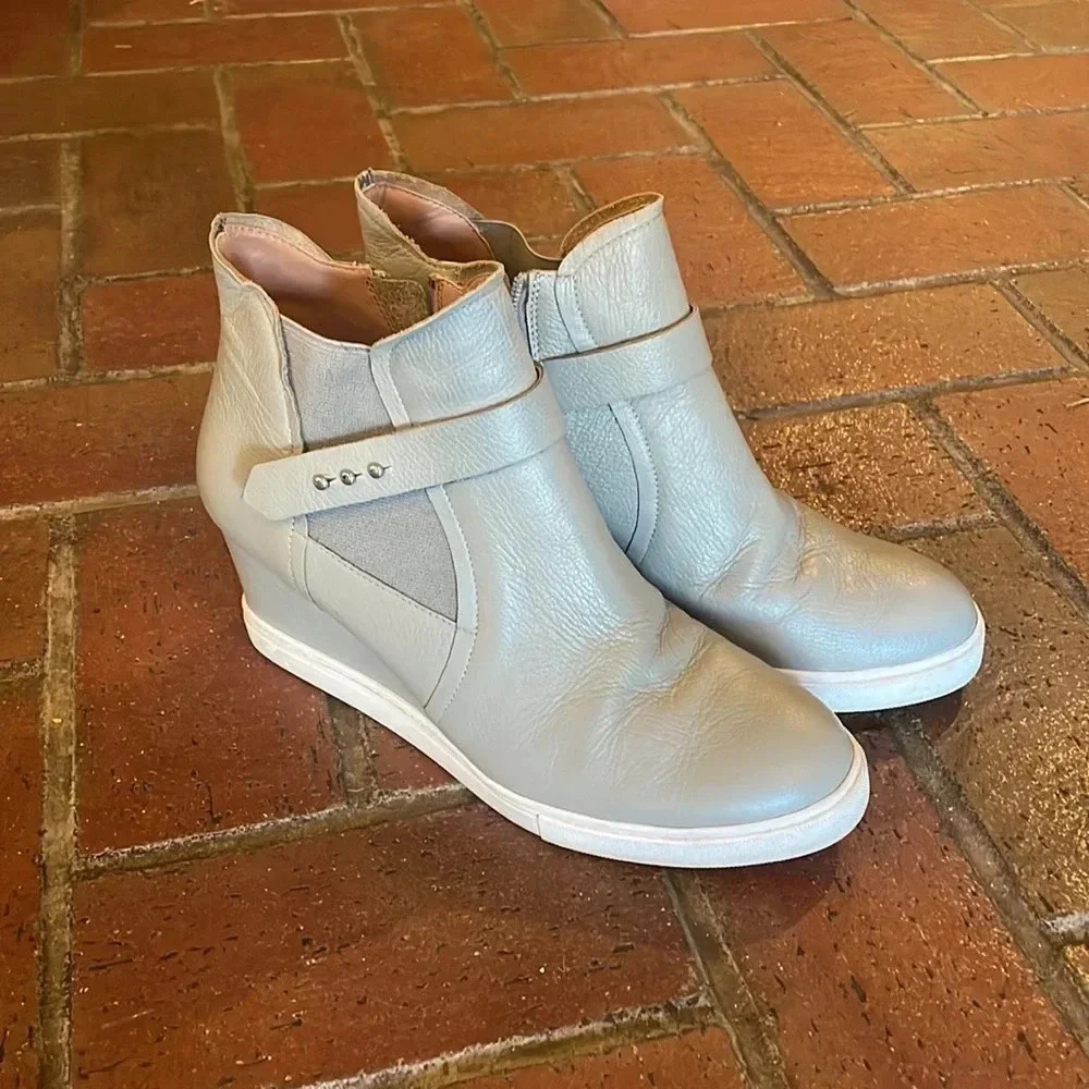 Linea Paolo‎ 9 Freshton Wedge Sneaker Ankle Boot Light Gray Leather Bootie